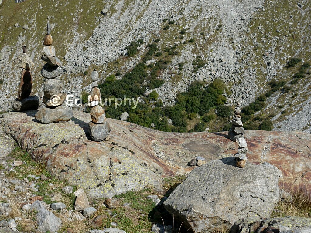 Ultrathin cairns near the Trift Bridge