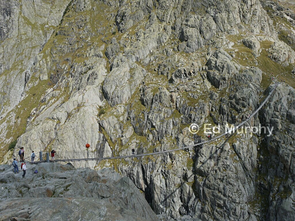 The Trift cable bridge from the western bank