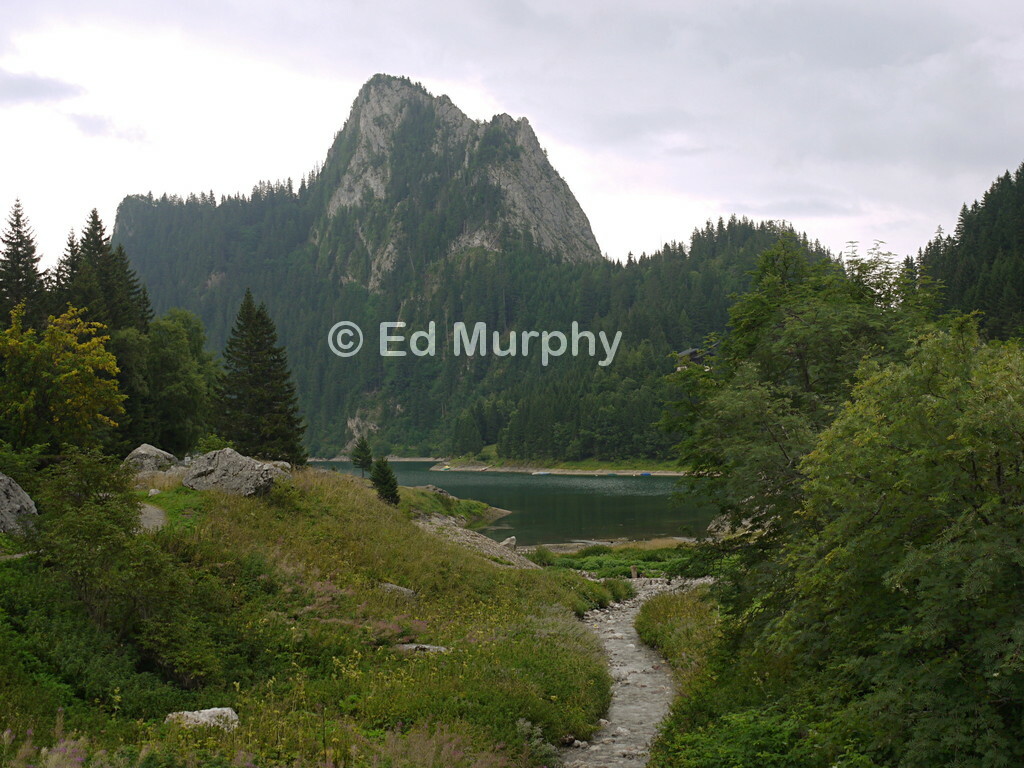 Taney's lake and Le T&acirc;che peak
