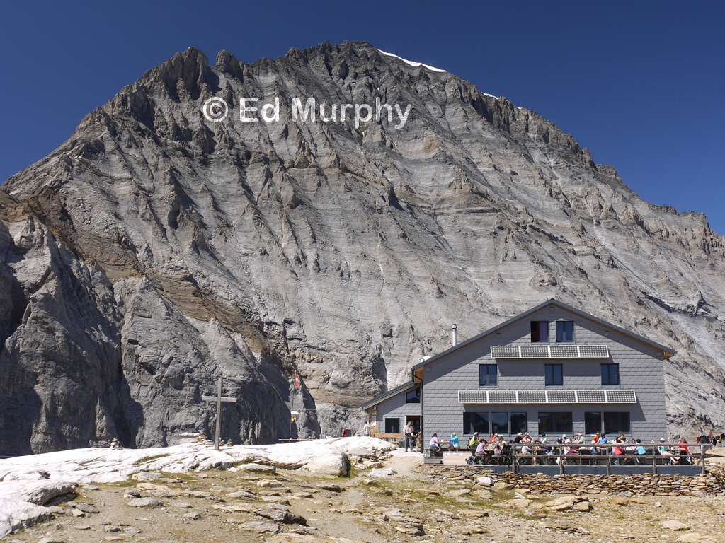 The L&ouml;tschenpass Hut and the Balmhorn