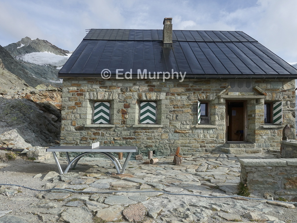 The original wing of the Cabane de Moiry with the Pigne de la L&eacute; behind