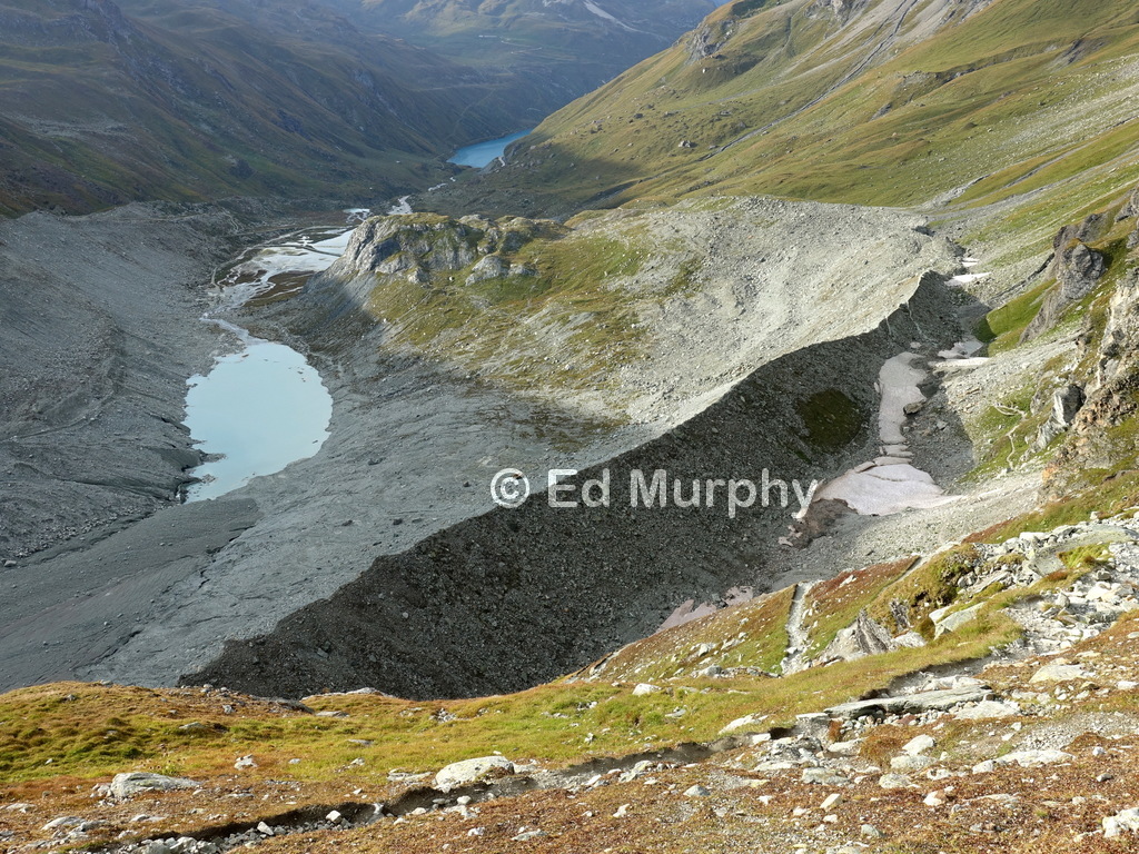 The path crossing an old moraine below the Cabane de Moiry