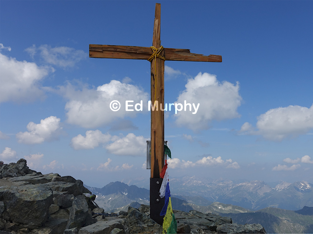 The Fl&uuml;ela Schwarzhorn's lightning-struck summit cross